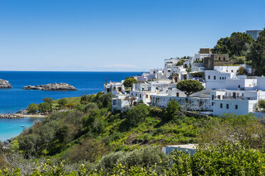 Griechenland, Rhodos, weiße Häuser der Stadt Lindos - RUNF000025