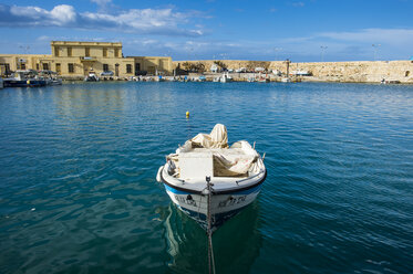 Greece, Crete, Rethymno, boat at Venetian harbour - RUNF000029