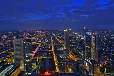 Deutschland, Frankfurt, Skyline bei Nacht - FDF000090