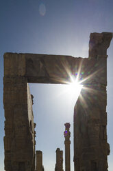 Iran, Persepolis, Das Tor der Nationen bei Gegenlicht - FLF000971