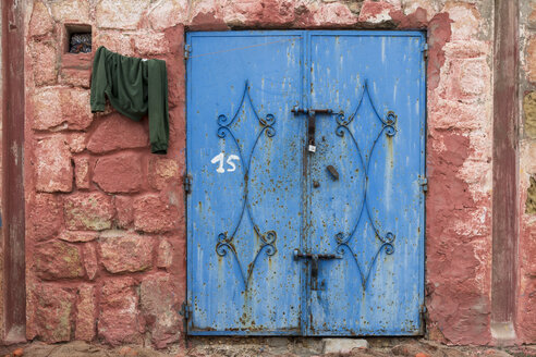 Marokko, Imsouane, alte blaue Metall-Eingangstür - HSKF000022