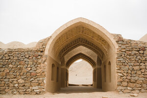 Iran, Yazd, Blick auf den Torbogen - FL000983