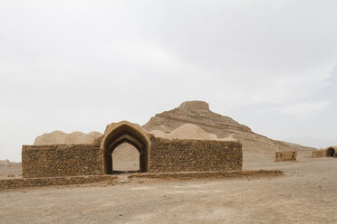 Iran, Yazd, Blick auf den Torbogen - FL000987