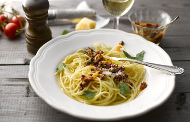 Dish of spaghetti with tomato pesto and grated parmesan - KSWF001486