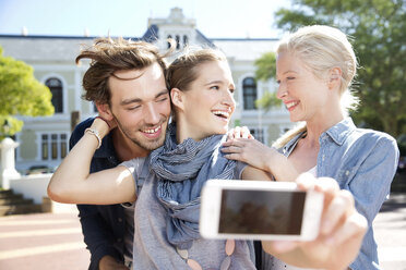 Happy friends outdoors taking a selfie - TOYF000614