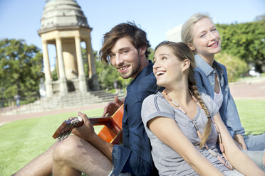 Happy friends with guitar in park - TOYF000541