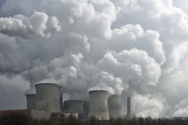 Germany, Niederaussem, view to coal-fired power station - RUEF001596