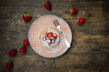 Pfannkuchen mit Erdbeersauce und Erdbeeren - LVF003372