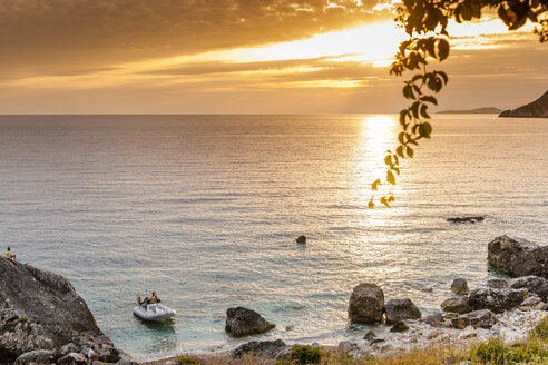 Griechenland, Korfu, Agios Georgios Bucht am Abend - EGBF000035