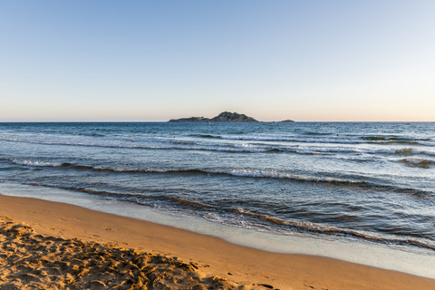 Griechenland, Korfu, Arillas Strand am Abend, lizenzfreies Stockfoto