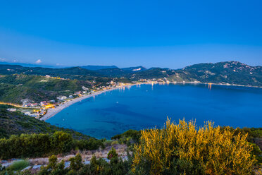 Griechenland, Korfu, Agios Georgios Bucht am Abend - EGBF000068