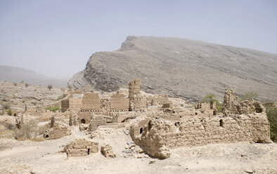 Oman, Tanuf, zerstörte Lehmhaussiedlung - HLF000880
