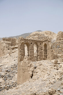 Oman, Tanuf, zerstörte Lehmhaussiedlung - HLF000883