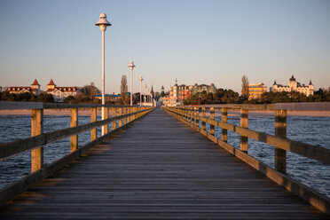 Germany, Mecklenburg-Western Pomerania, Baltic Sea, pier of Zinnowitz at dawn - ASCF000166