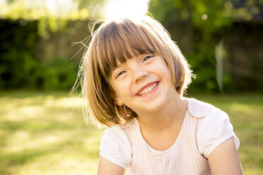 Portrait of smiling little girl in a garden - LVF003398