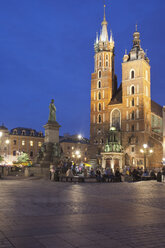 Poland, Krakow, Old Town, Main Market Square, St Mary Basilica by night - ABOF000022