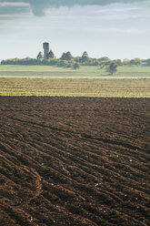 Bulgarien, Razgrad, ländliches Feld mit Erde - BZF000152