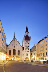 Deutschland, Bayern, München, Altstadt-Lehel, Spielzeugmuseum im alten Rathausturm am Abend - BRF001228