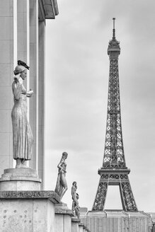 Frankreich, Paris, Blick auf den Eiffelturm - HSKF000042