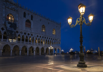 Italy, Venice, Doge's Palace at dusk - MKF000210