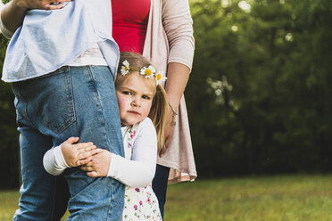 Girl embracing father's leg on meadow - UUF004325