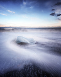 Iceland, Jokulsarlon, mini iceberg - SMAF000330