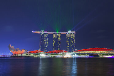 Singapore, Marina Bay, Marina Bay Sands Hotel and ArtScience Museum, laser show - GWF004021