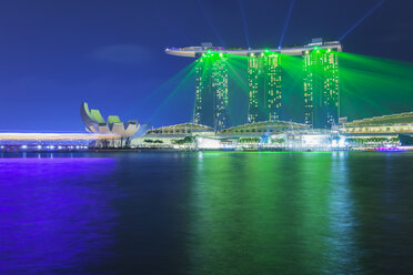 Singapore, Marina Bay, Marina Bay Sands Hotel and ArtScience Museum, laser show - GWF004023