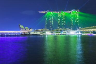 Singapur, Marina Bay, Marina Bay Sands Hotel und ArtScience Museum, Lasershow - GWF004023