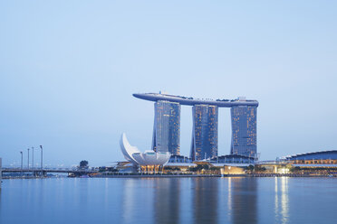 Singapur, Marina Bay, Marina Bay Sands Hotel, ArtScience Museum, Marina Bay Promenade und Einkaufszentrum - GWF004026