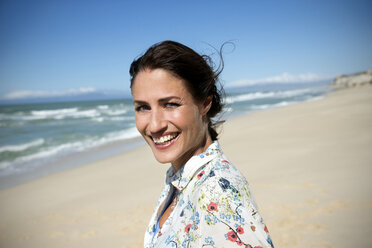 South Africa, portrait of smiling woman on the beach - TOYF000776