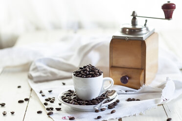 Old coffee mill and coffee cup filled with coffee beans - SBDF001906