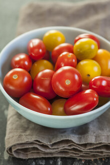 Schale mit gelben und roten Mini-Tomaten - SBDF001950