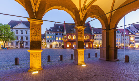 Germany, Baden-Wuerttemberg, Freiburg, Old town, Munster Square, historical department store and restaurants, blue hour - WDF003124