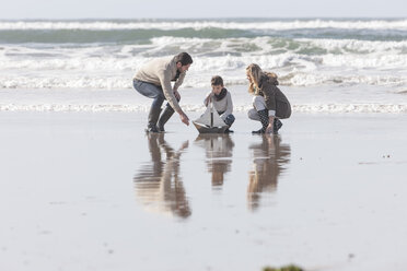 South Africa, Witsand, family playing on the beach - ZEF005316