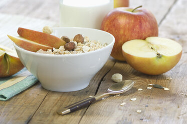 Bowl of granola and nuts with slices of an apple - ASF005616