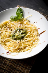 Plate of spaghetti with pesto Genovese - MAEF010592