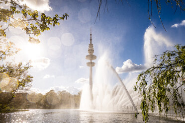 Deutschland, Hamburg, Planten un Blomen Park und Fernsehturm - EGBF000123