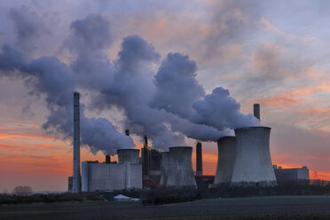 Germany, North Rhine-Westphalia, Grevenbroich-Neurath, Neurath Power Station at sunset - RUEF001621