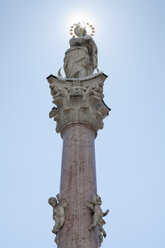 Österreich, Innsbruck, Blick auf die St. Anna-Säule - WIF002122