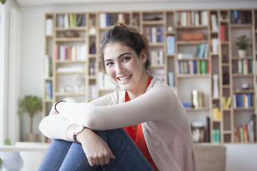 Portrait of smiling young woman at home - RBF002873