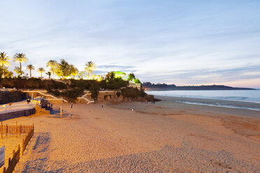 Spain, Cantabria, Santander, City beach and Piquio Garden in the evening - MSF004607