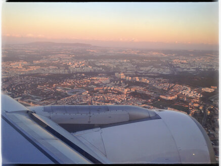 View on an aircraft engine, city of Lisbon, Portugal - MSF004598