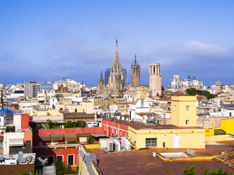 Spain, Catalonia, Barcelona, Cityscape with Sagrada Familia - AMF004041