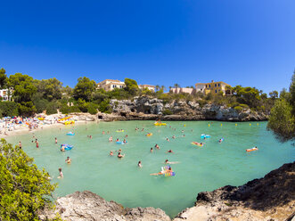 Spanien, Mallorca, Blick auf Cala Ferrera - AMF004047