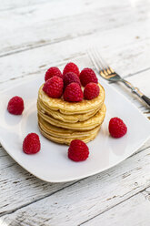 Pancakes with strawberries on plate - SARF001806