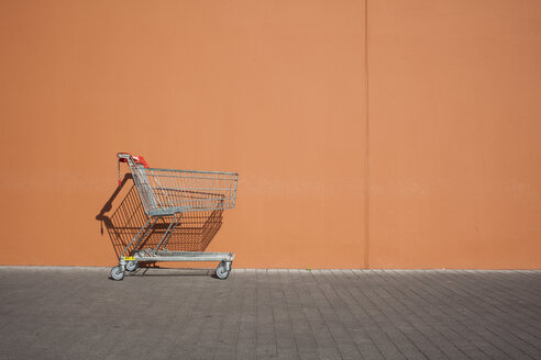 Geparkten Einkaufswagen entleeren - ZMF000391