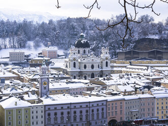 Österreich, Land Salzburg, Salzburg, Altstadt, Stiftskirche im Winter - AMF004054
