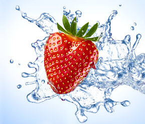 Strawberry and water splash - RAMF000060