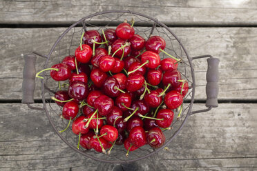 Cherries in a wire basket - SARF001837